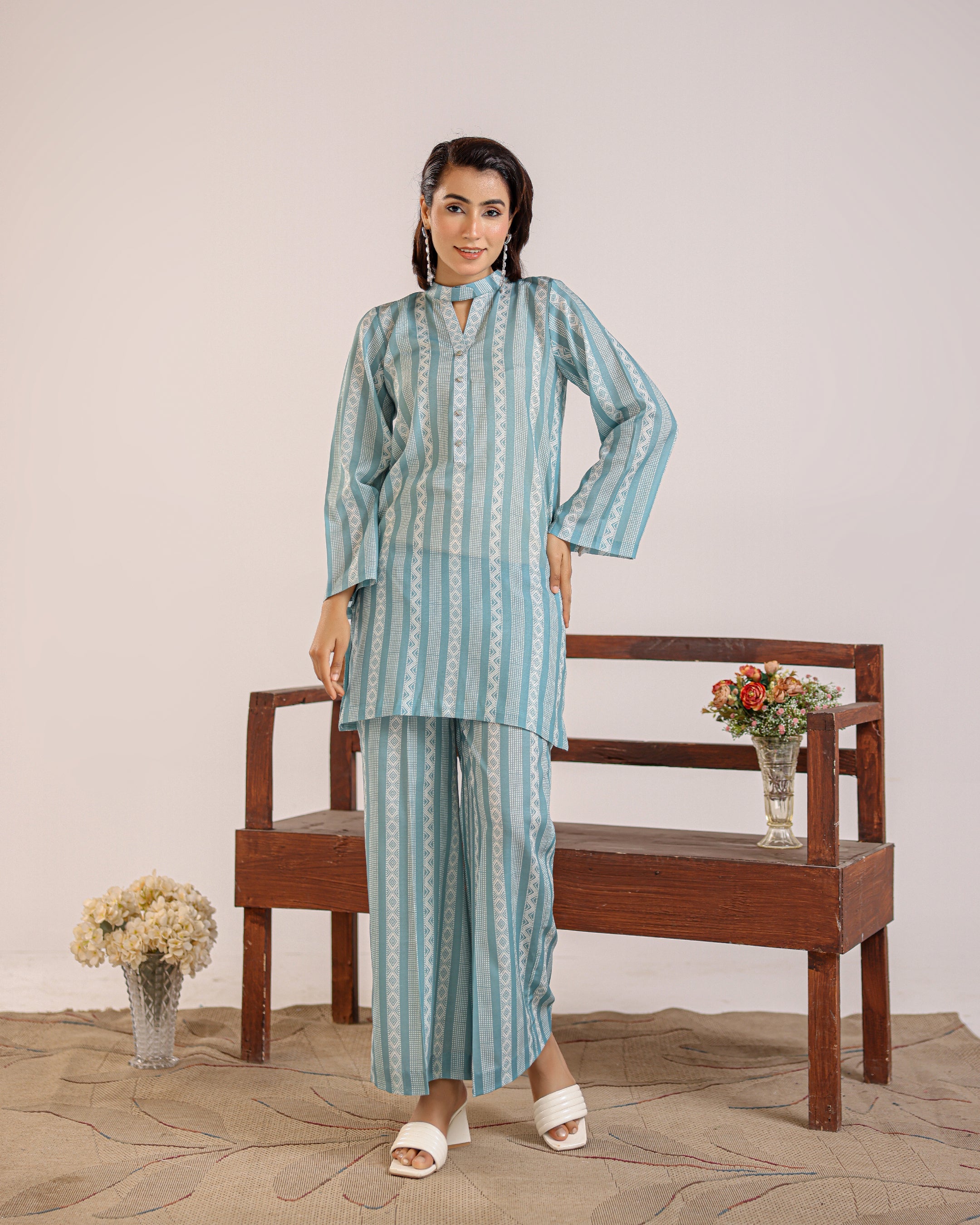 ELARA SET Minimalist Grip Silk Short Kurta and Trouser by Qasim Yaqoob