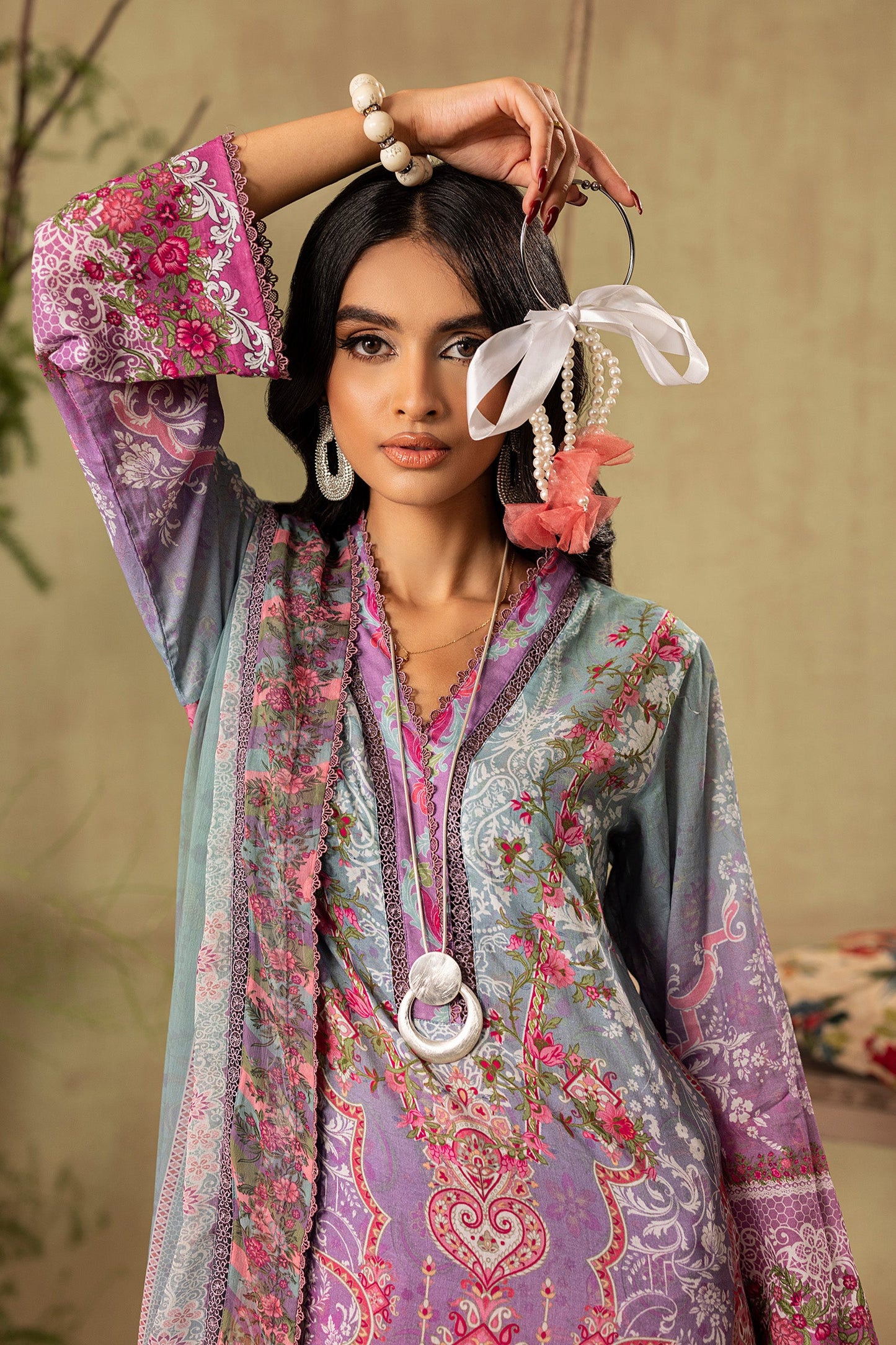 GUL-E-ANARBAR
