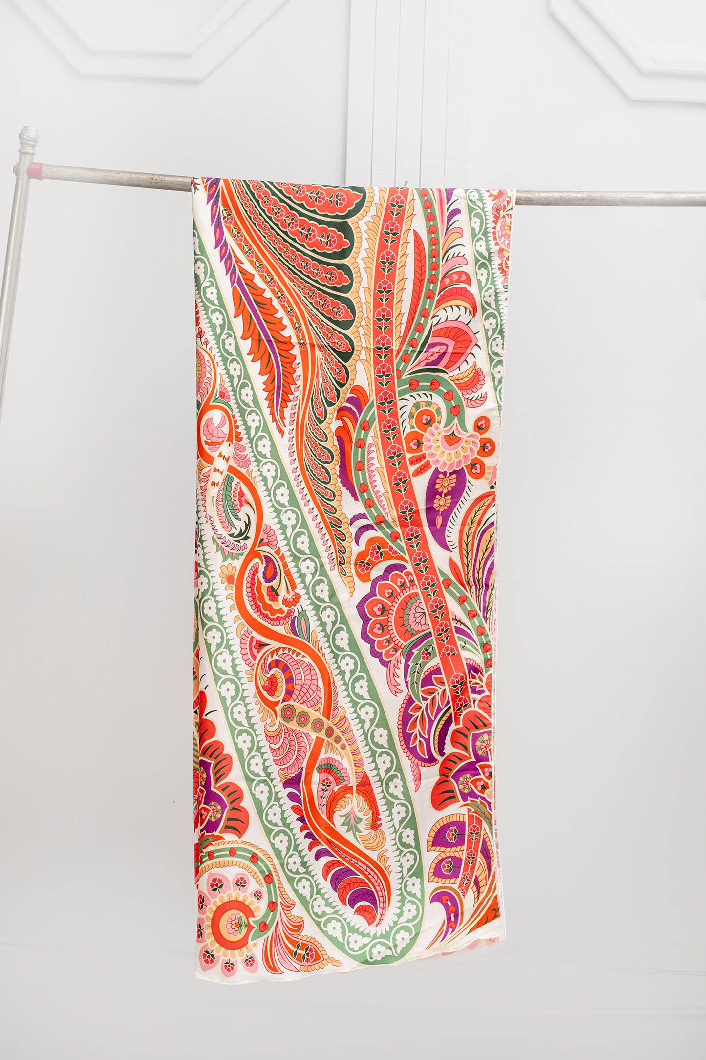 PAISLEY MOTIFS DETAILS DESIGN