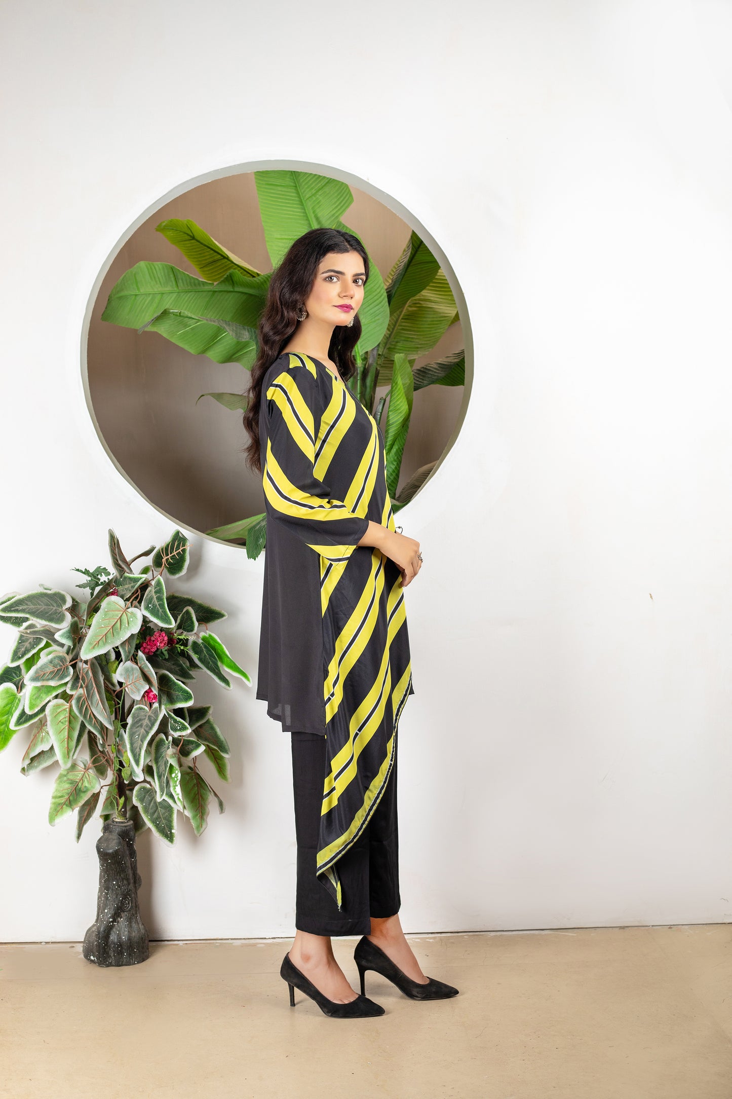 YELLOW STRIP SIED DRAPE