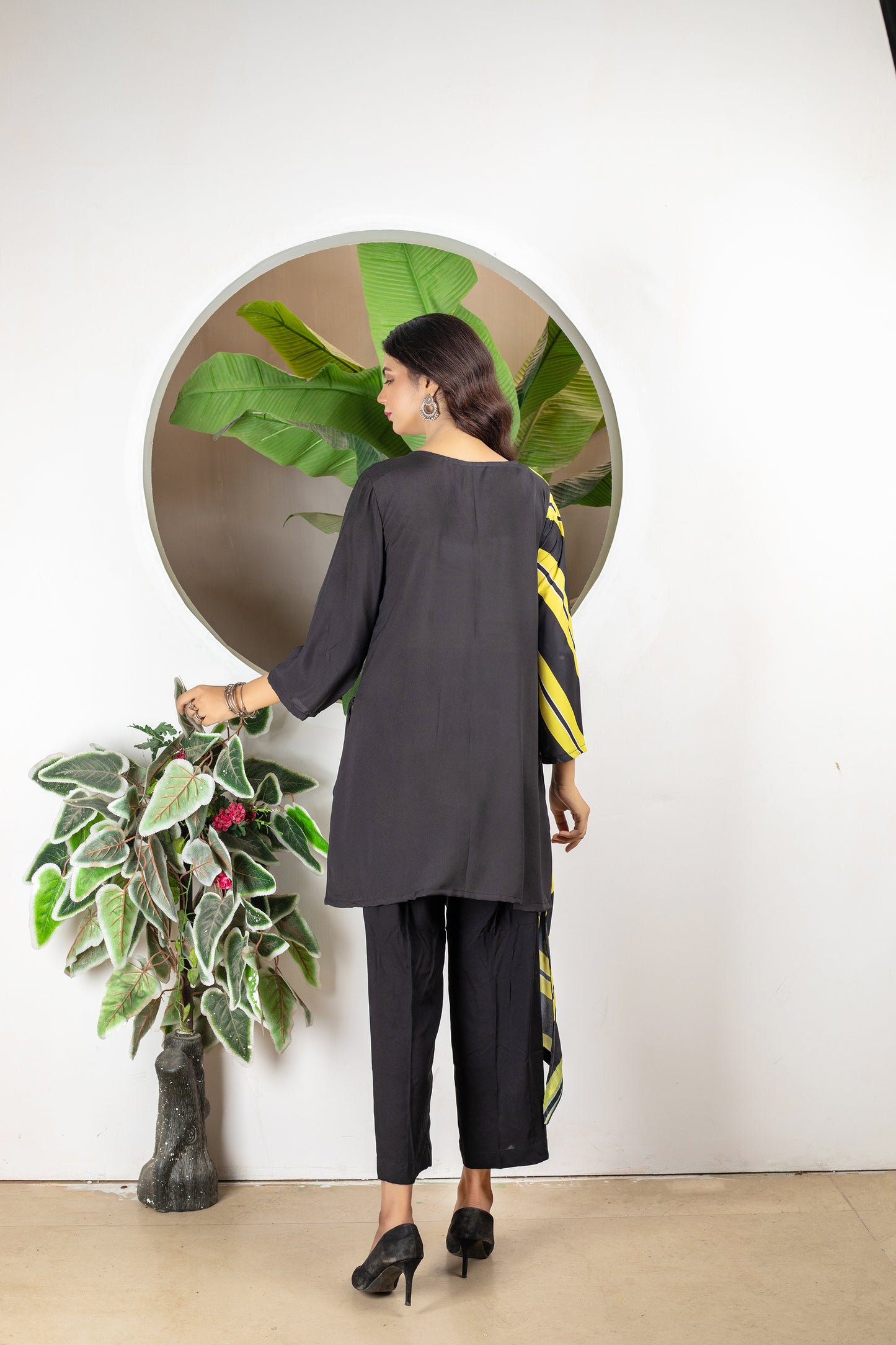 YELLOW STRIP SIED DRAPE