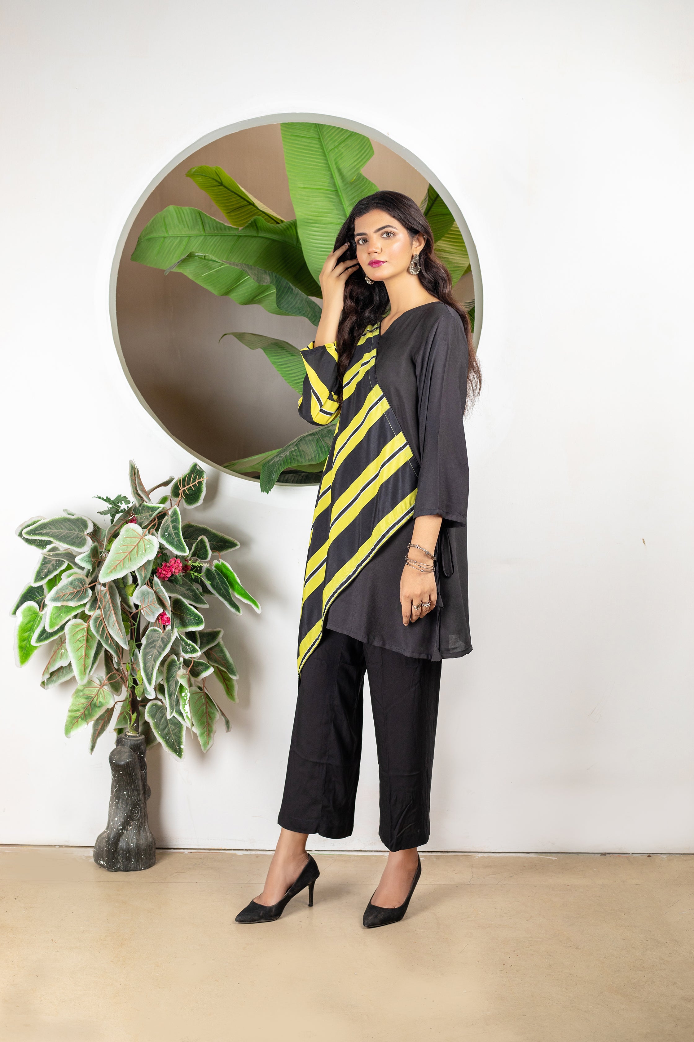 YELLOW STRIP SIED DRAPE